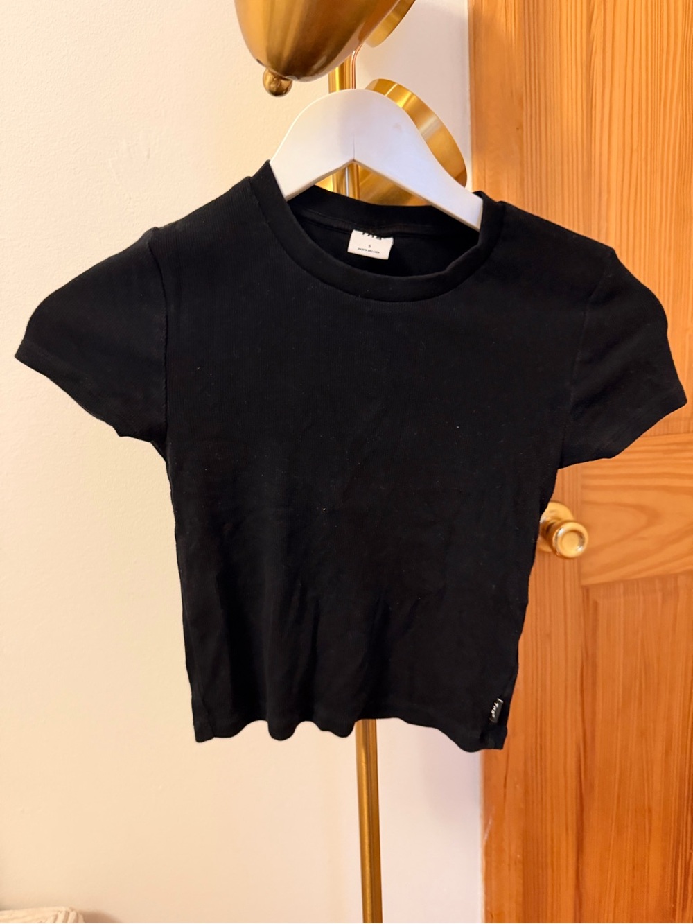 Aritzia Black Ribbed Crop Tee - Crewneck Short Sleeve
